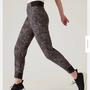 Trekkie North joggers